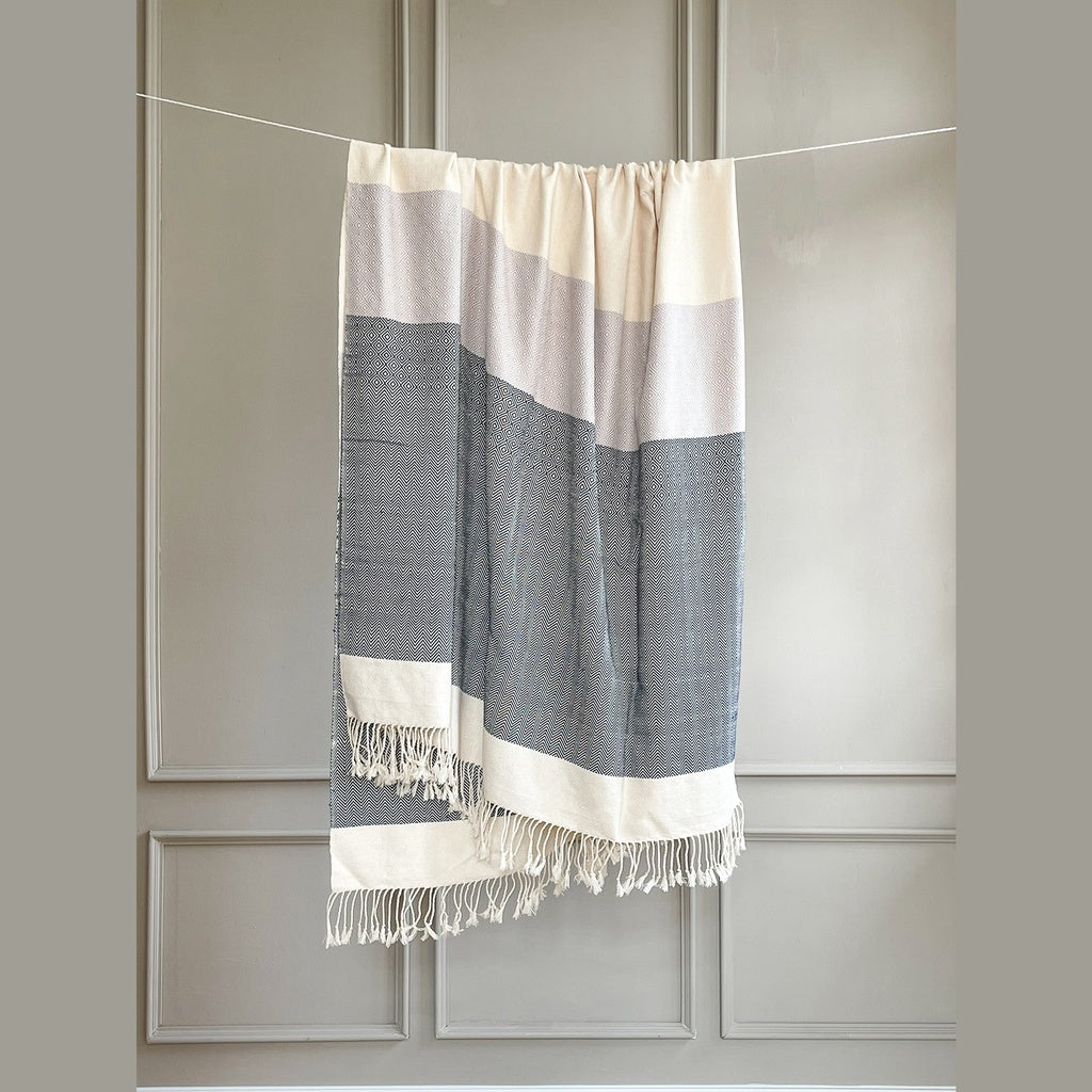 ผ้าห่มสไตล์นอร์ดิก ทอมือ Solstice Home ขนาด 200x120 ซม. ทำจากผ้าฝ้าย 100% เนื้อ image 1