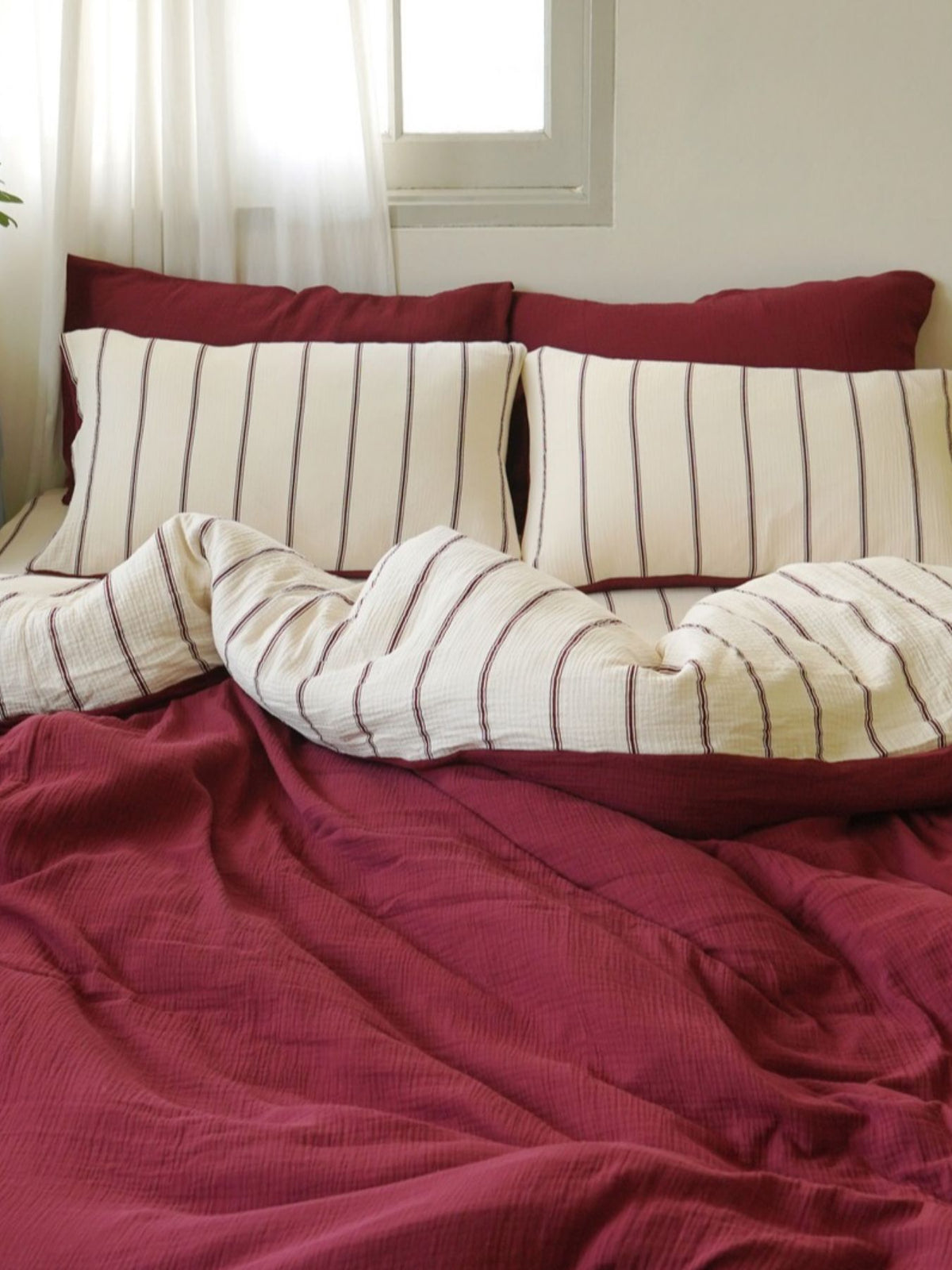 ชุดผ้าปูที่นอน Cloud Cotton Maroon + Red Ticking Stripe